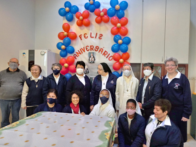 CELEBRAMOS O ANIVERSÁRIO DE NOSSA MADRE GERAL IR. LURDES FELIPE